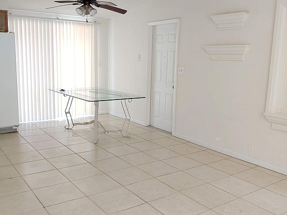 4th image of 80 Crescent Lake Dr