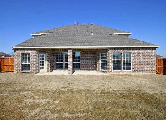 4th image of 2631 Naples Ln