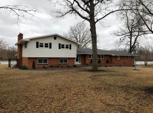 315 N Lakeview Dr, Salem, IL 62881