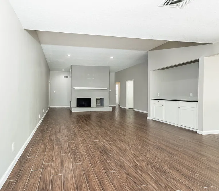 3 bed, 3.0 bath, 2252 sqft, $1,650 — Photo 4