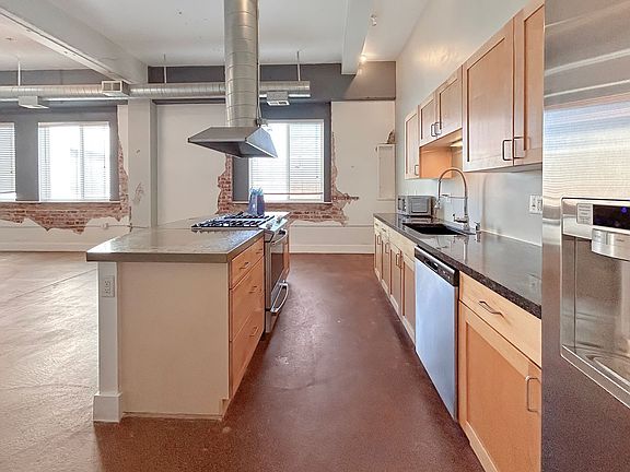 3rd image of 1777 E 39th Ave APT 303