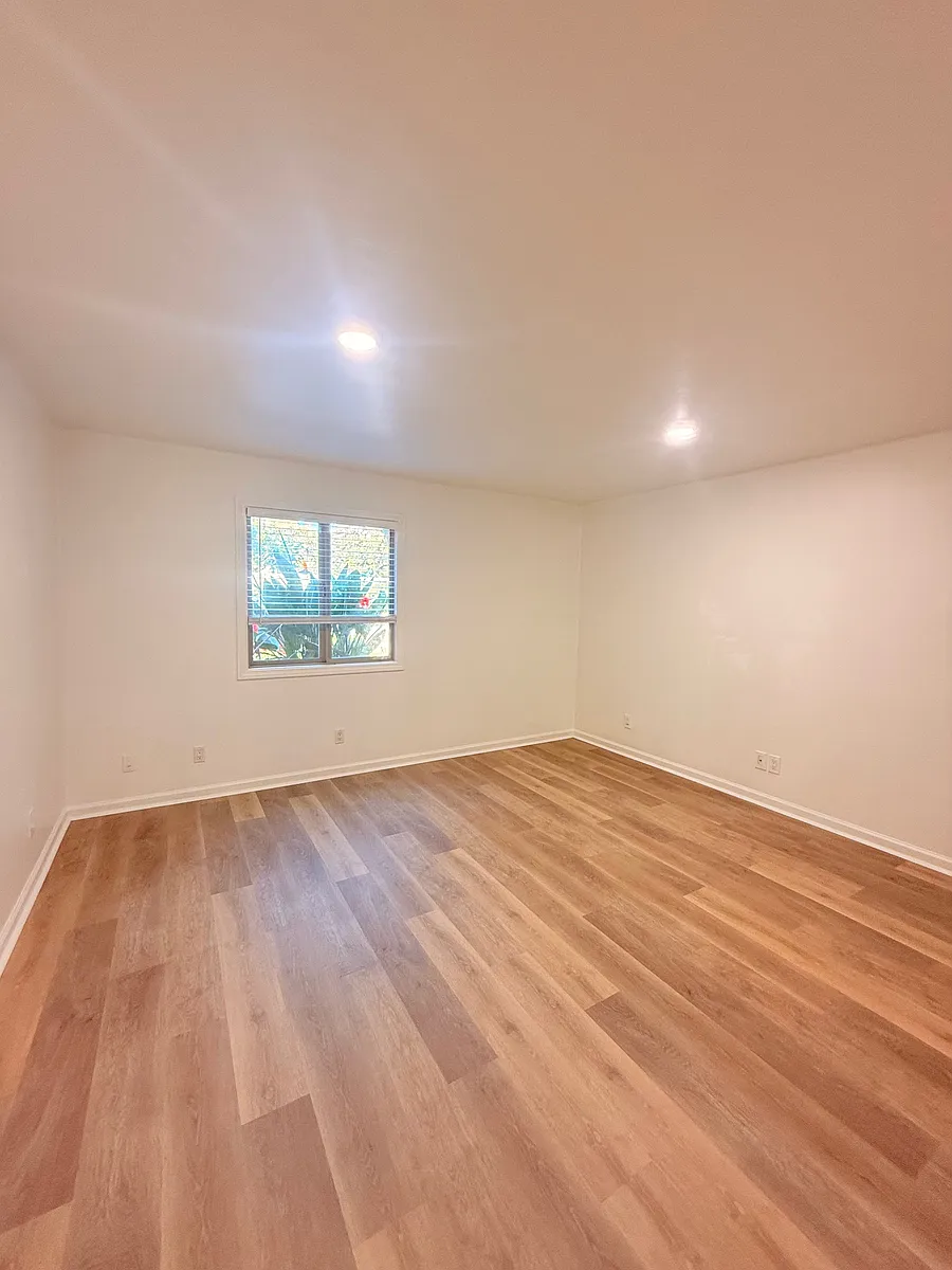 Building Photo - 2126 Castillo St #5