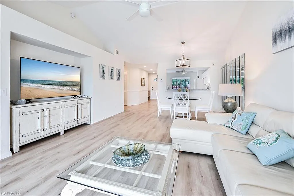 2 bed, 2.0 bath, 1200 sqft, $4,700 — Photo 3