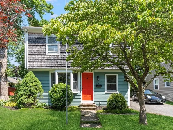 137 Gibson Rd, Bristol, RI 02809