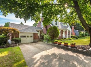 28 Pershing Ave, Framingham, MA 01702