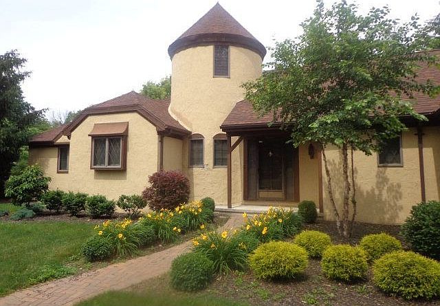 1st image of 69 Woodmere Dr.