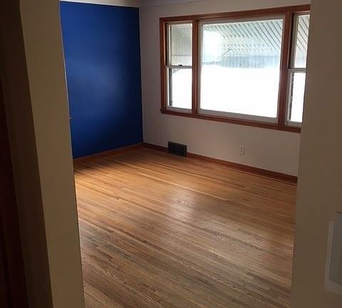 4th image of 2419 Marshall St NE