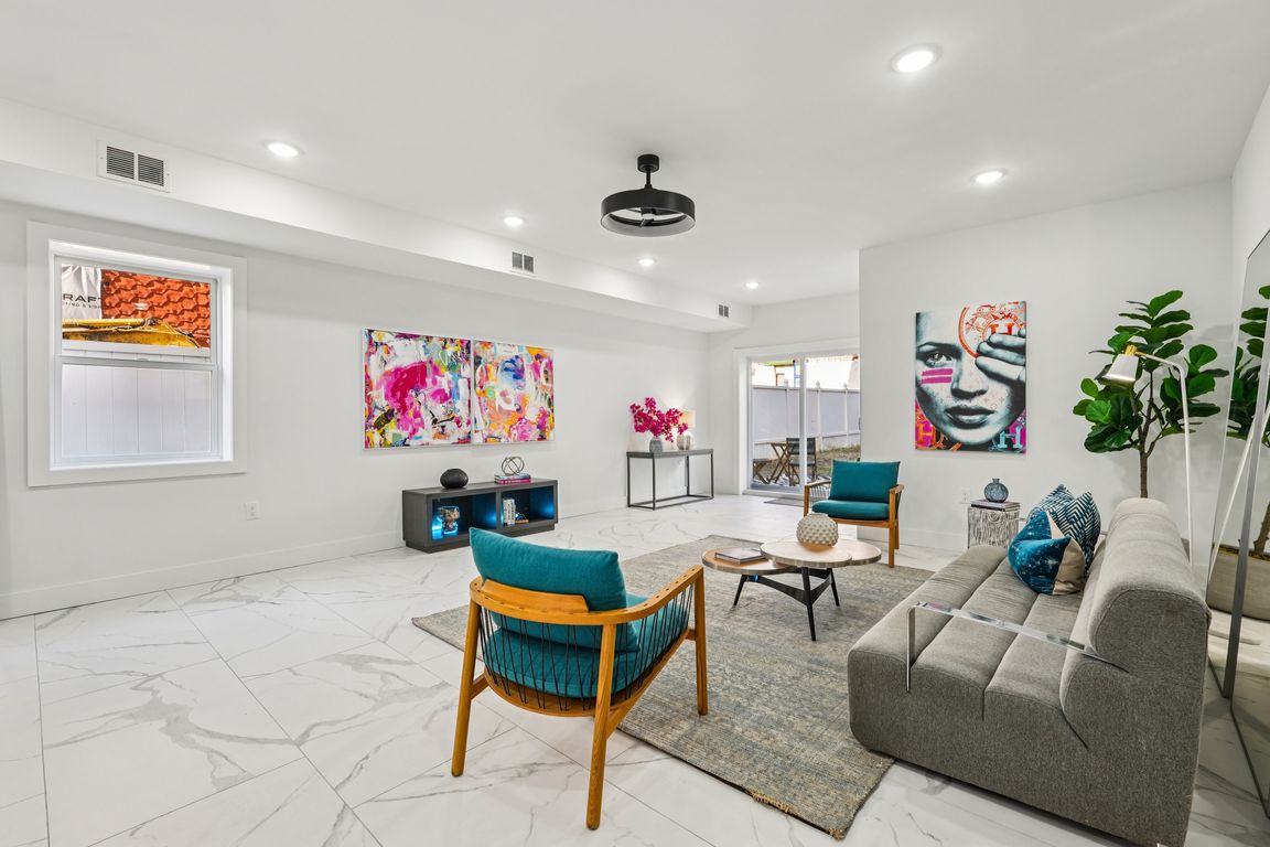 Beacon Ave Unit 1-S0711-007.jpg