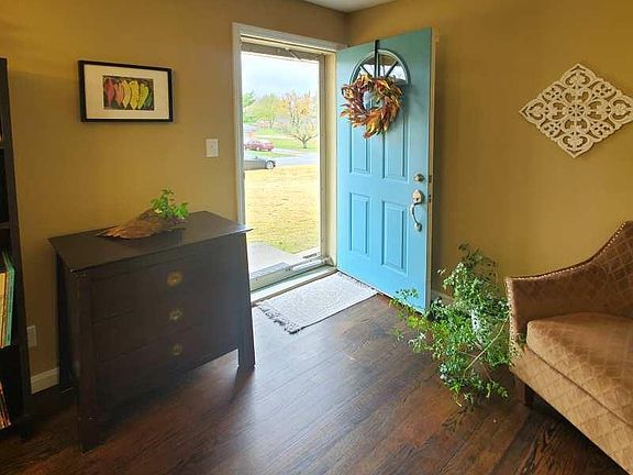 2nd image of 4010 Cypress Ln