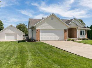 9224 Deer Valley Dr, Cedar Rapids, IA 52411