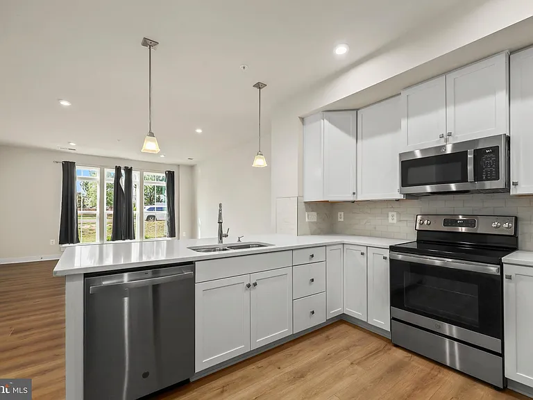 1733 Dunnington Pl — Photo 9