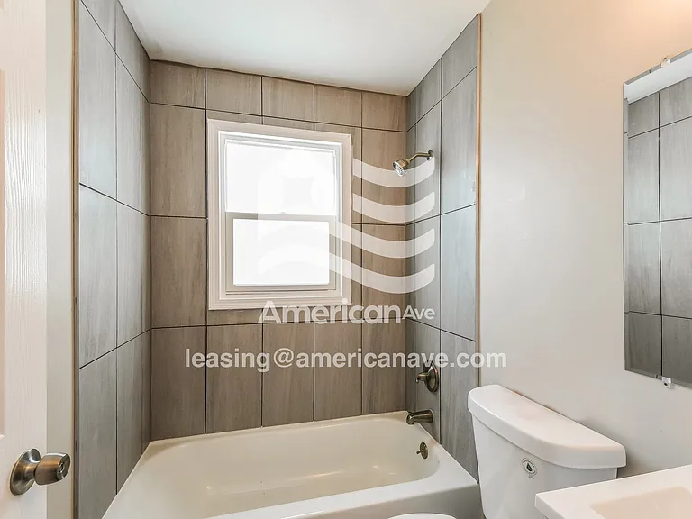 1454612_011_main_bathroom_13909195.jpg