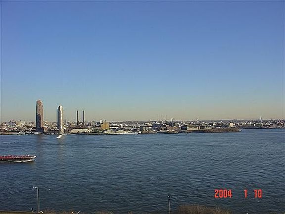 4th image of 415 E 37th St APT 12B