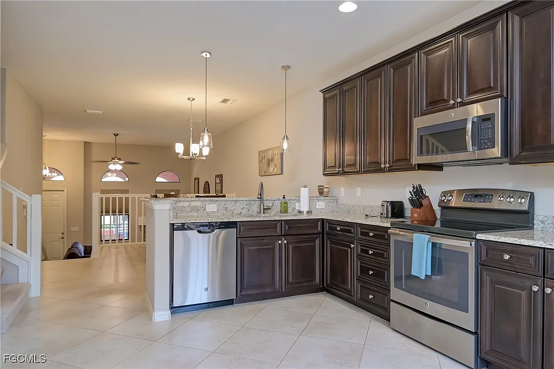 2 bed, 2.5 bath, 1509 sqft, $5,300 — Photo 3
