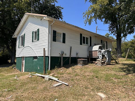 4th image of 23780 Carlyle Rd