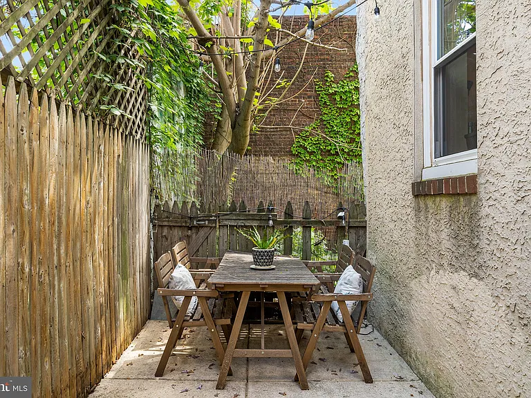 107 W Master St — Photo 14