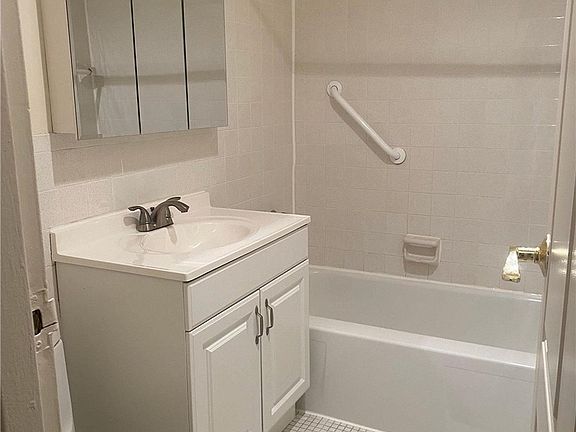 5th image of 77 S Park Ave APT A14