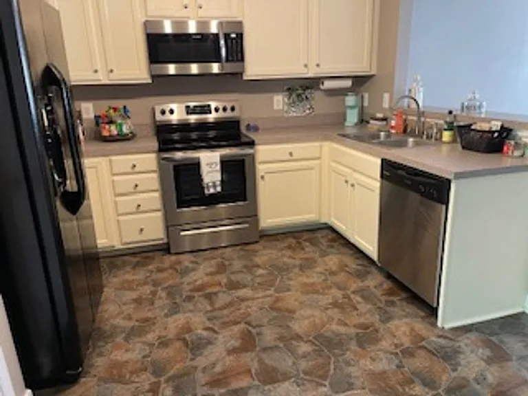 833 Gallows Ct — Photo 7