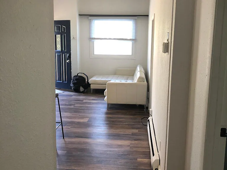429 N 12th Ave E #MAIN FLOOR — Photo 11