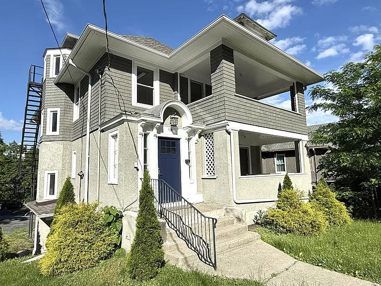 708 Stewart Avenue - Terrace — Photo 1