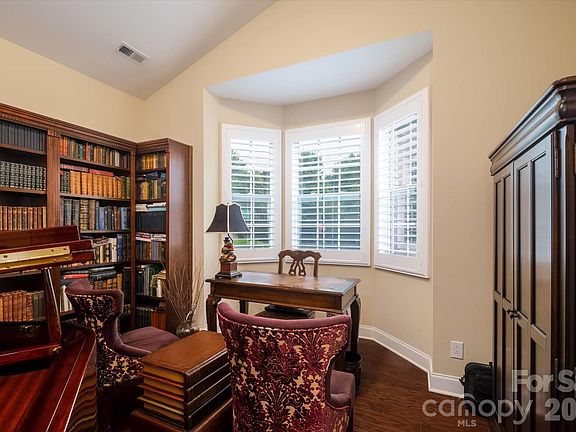 5th image of 4804 Star Hill Ln