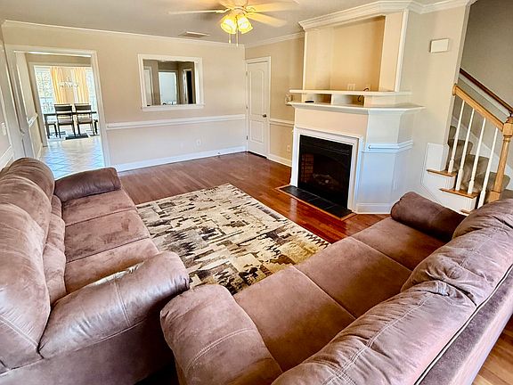 2nd image of 1932 A Cambria Drive