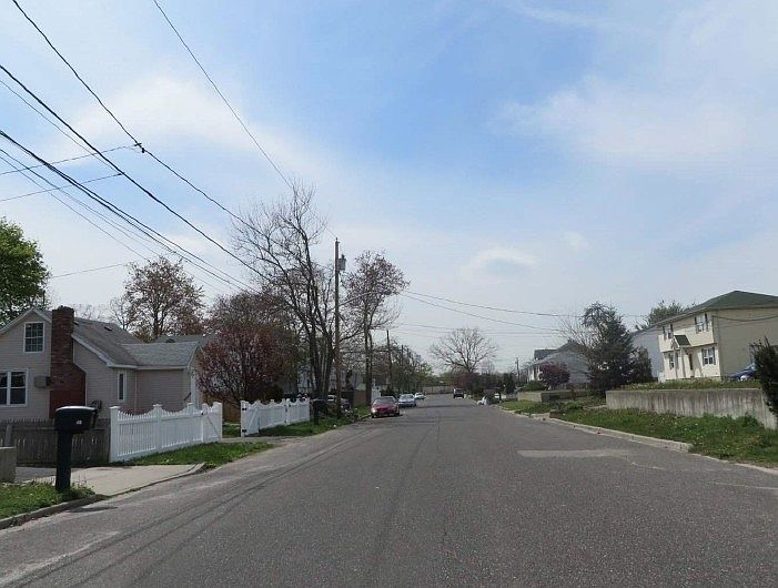 2nd image of 41 Arlington Ave