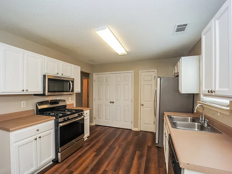 2615 Thunder Basin Way — Photo 8