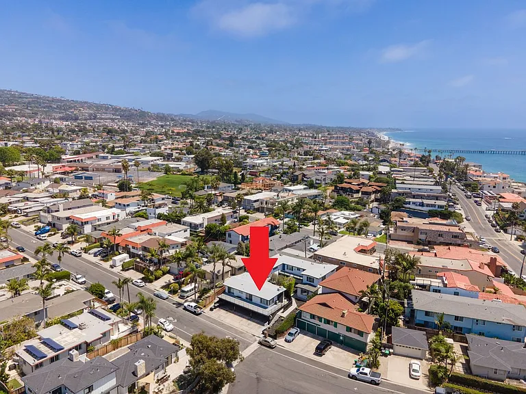 239/241 Avenida Pelayo — Photo 25