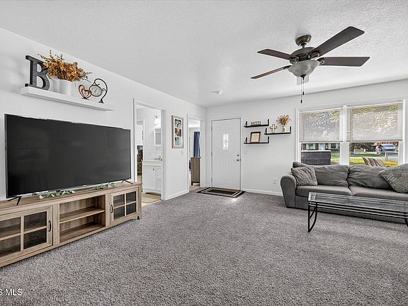 4th image of 1922 Christian Ave