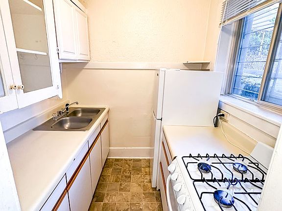 5th image of 1812 E Republican St #3