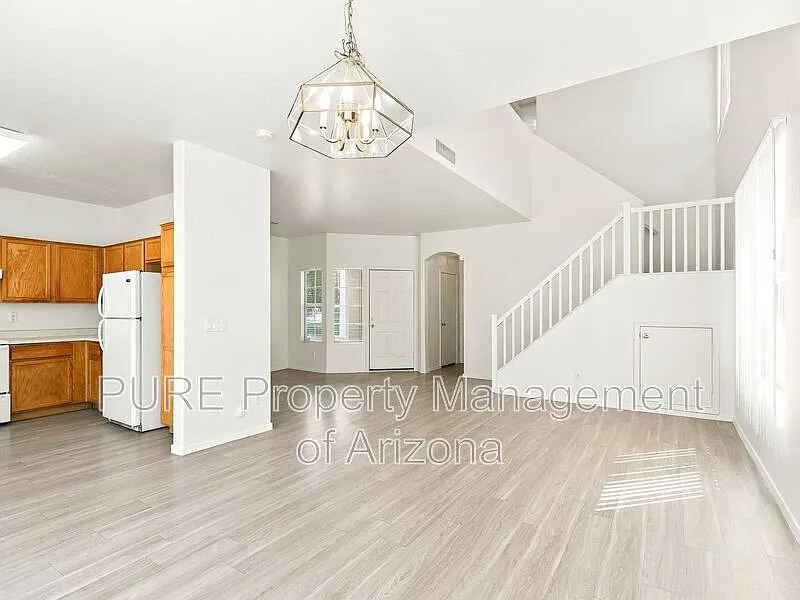 3 bed, 2.5 bath, 1654 sqft, $1,795 — Photo 3