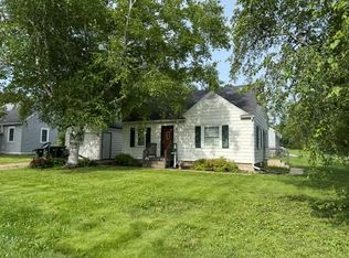 24 Lynn Rd SW, Hutchinson, MN 55350