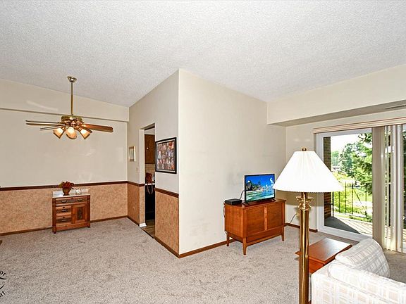 4th image of 13933 S Laramie Ave APT 221