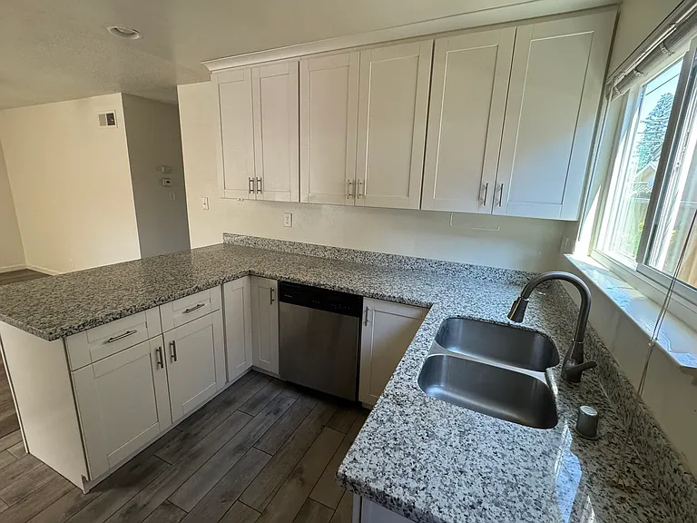 2956 Driftwood Dr — Photo 8