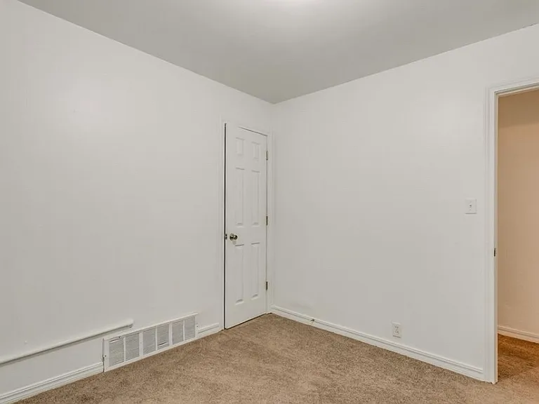 400 Draper Dr — Photo 19