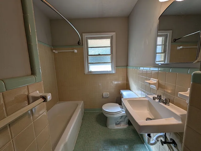 170 Forest Rd — Photo 4