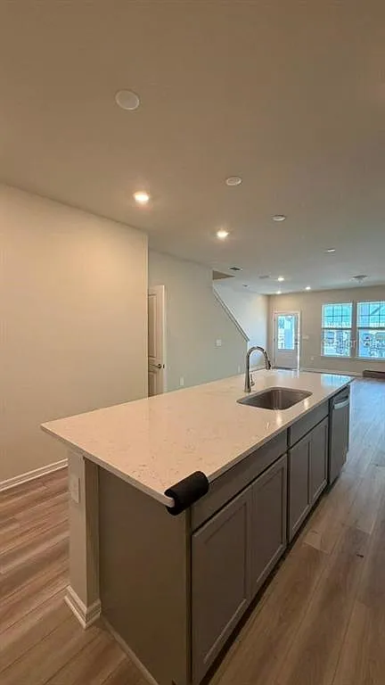 4 bed, 2.5 bath, 1770 sqft, $2,550 — Photo 2