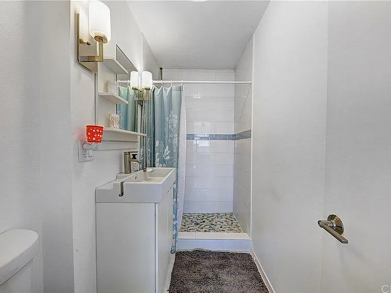 216 N Alhambra Ave — Photo 10