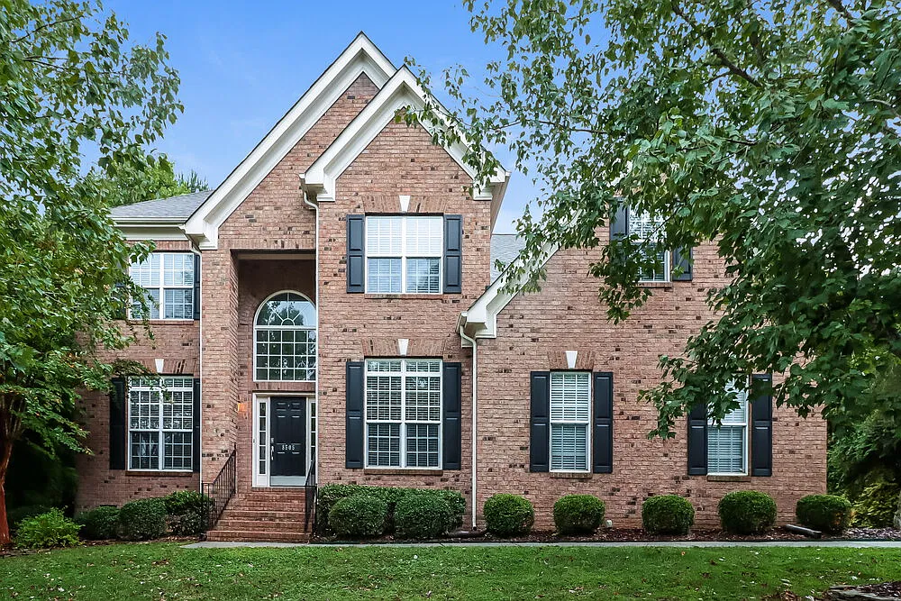5 bed, 2.5 bath, 3117 sqft, $3,290 — Photo 1