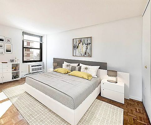 4th image of 1746 2nd Ave #5S