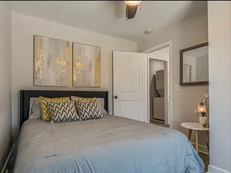 2117 Gladstone Ave — Photo 23