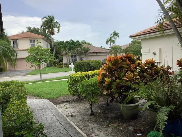 4 bed, 2.5 bath, $4,200 — Photo 3