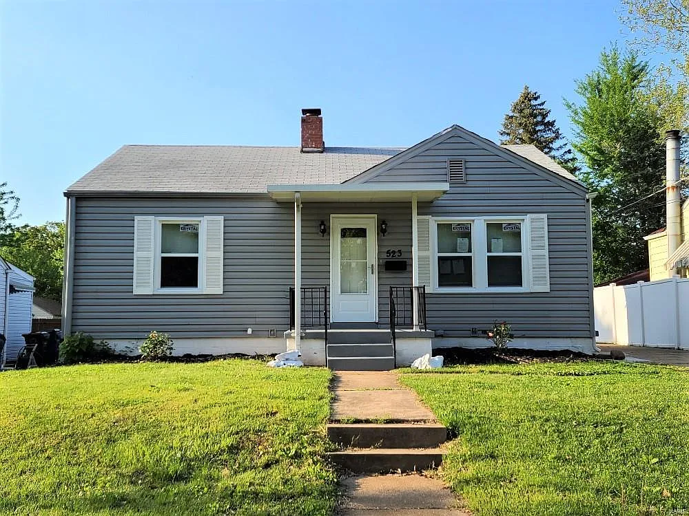 523 Robert Ave photo 1