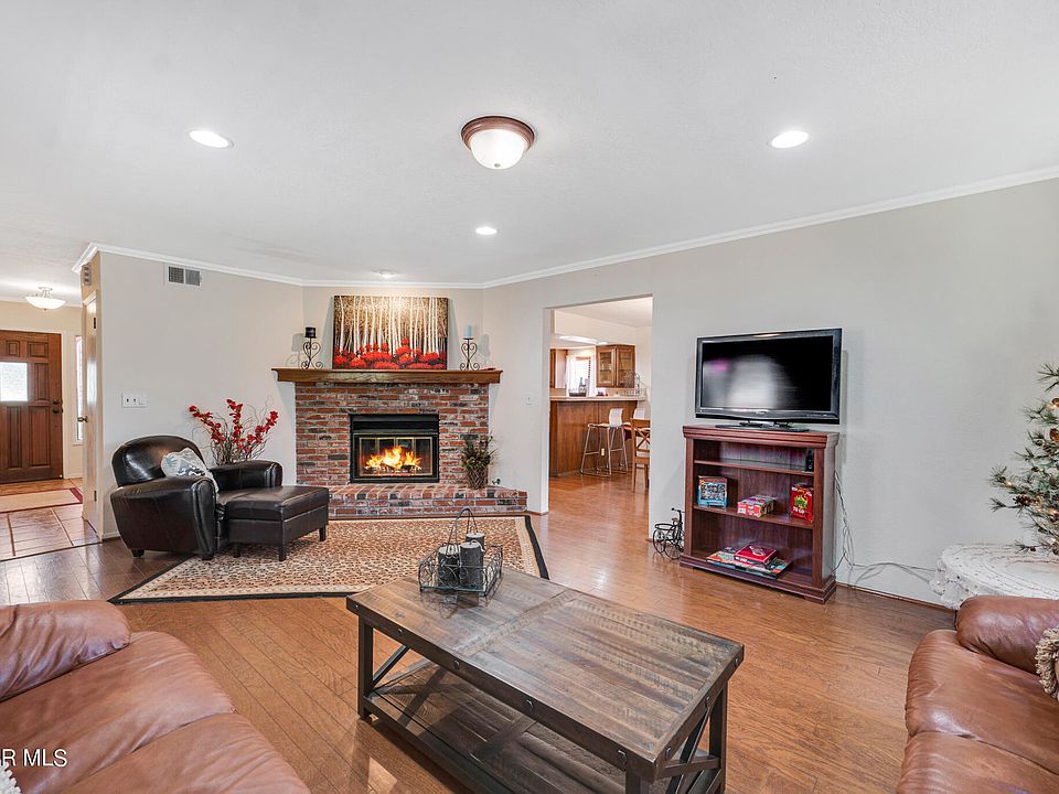 1st image of 585 Brossard Dr
