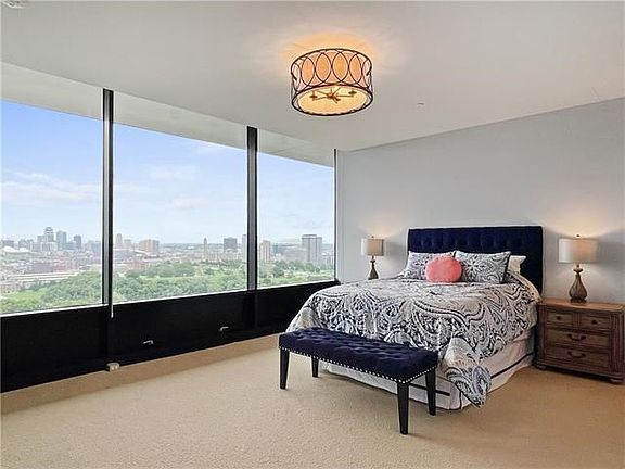 4th image of 700 W 31st St Suite 1202