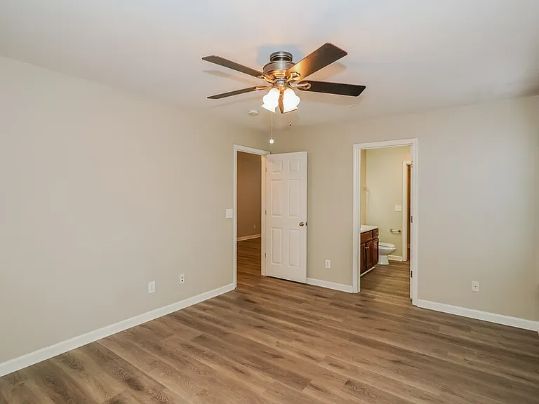 2145 Erin Ln — Photo 10