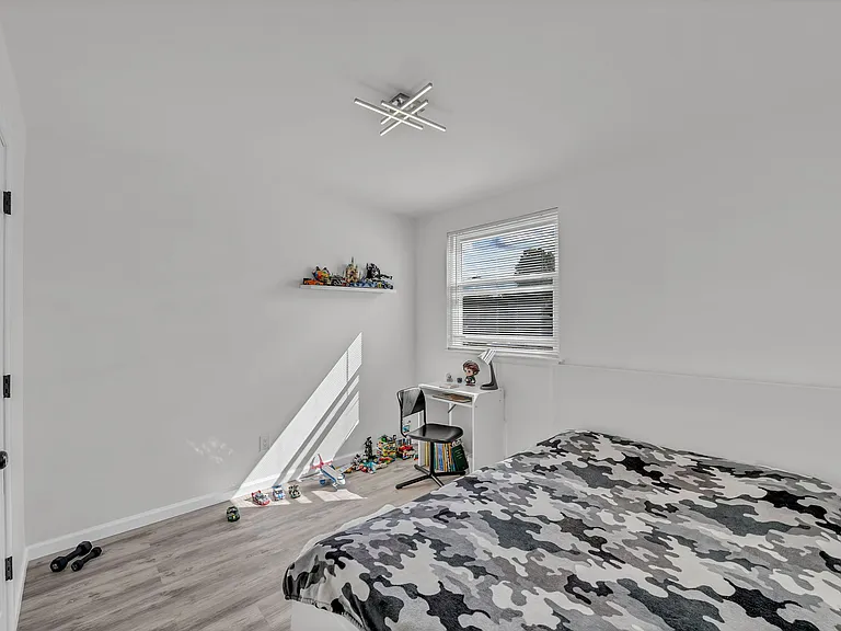 5028 Halwell Dr — Photo 18