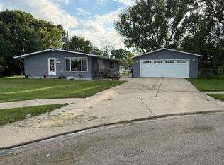 506 19th St SW, Minot, ND 58701