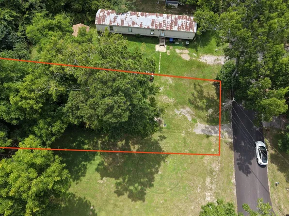 425 7th St, Huntsville, TX 77320
